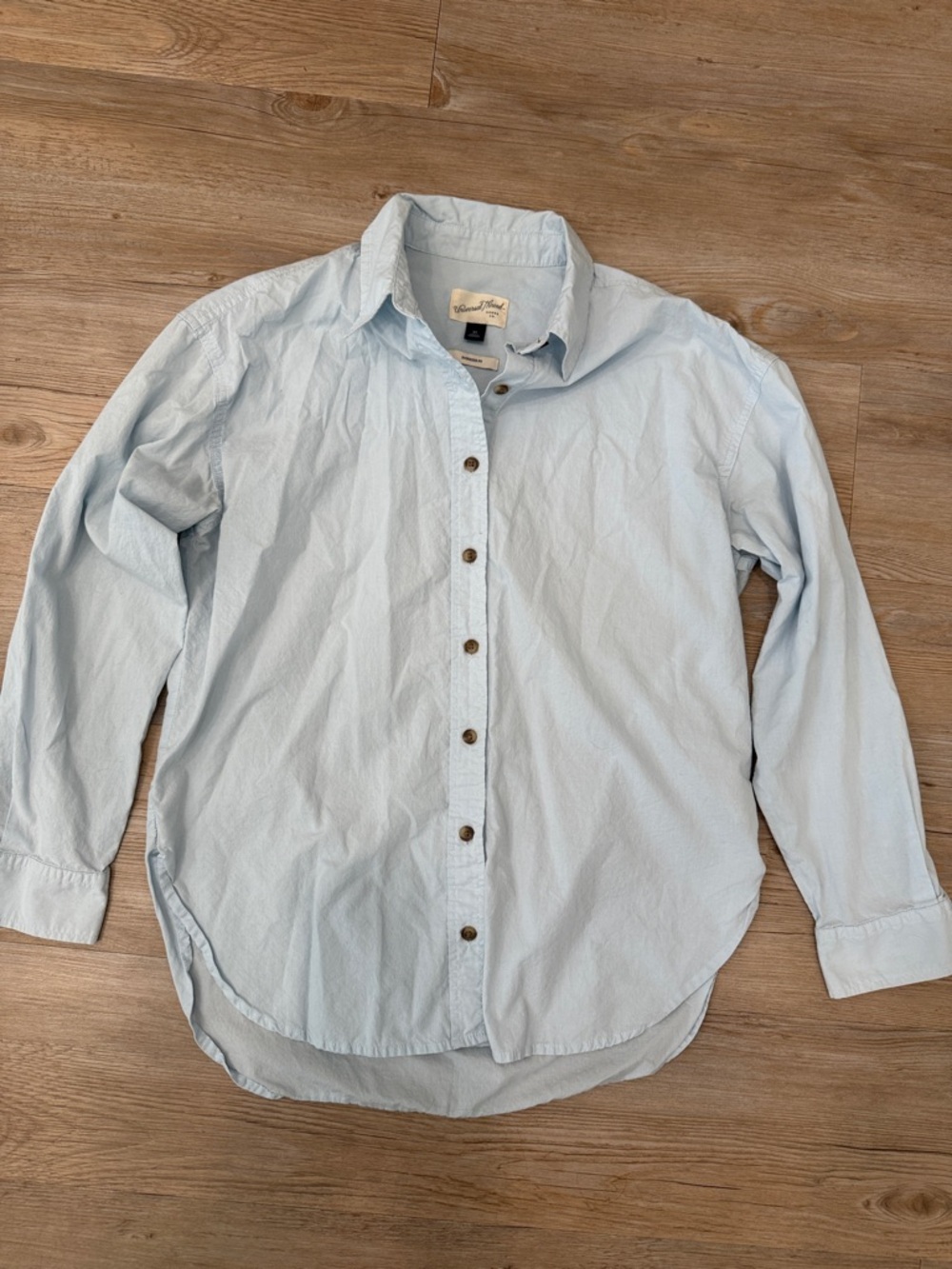 Universal Thread Pale Blue Women's Button-Down Shirt with Classic Collar